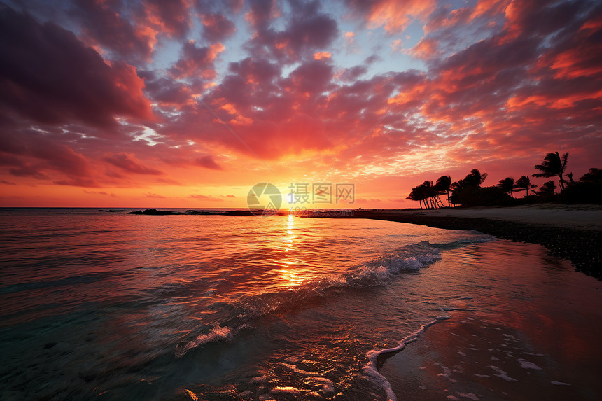 日落夏季海洋的美丽景观图片