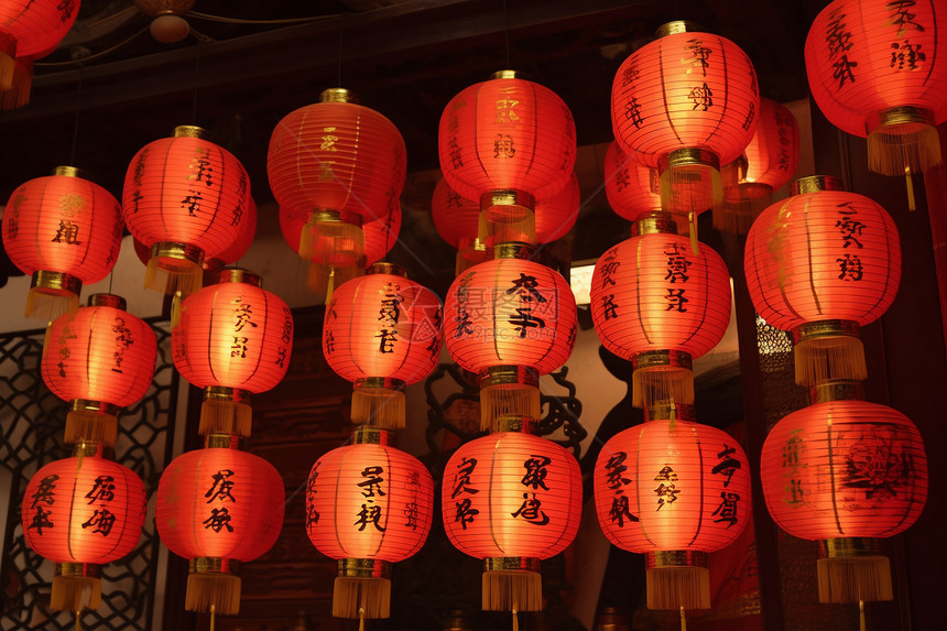 传统民族文化的红色灯笼图片