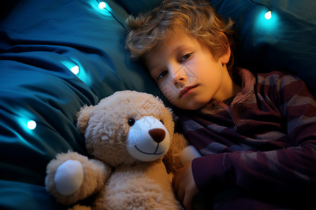抱玩具熊的男孩孩子抱着泰迪熊睡觉背景