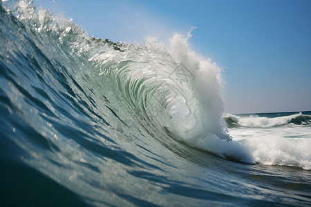 大海上清澈的海浪背景图片