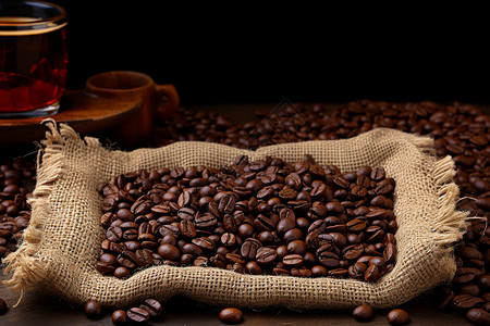麻袋上的咖啡豆背景图片