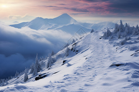 瑞雪临瑞雪飘落在山中背景