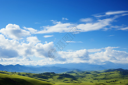 山峦云海中的绿谷风光背景