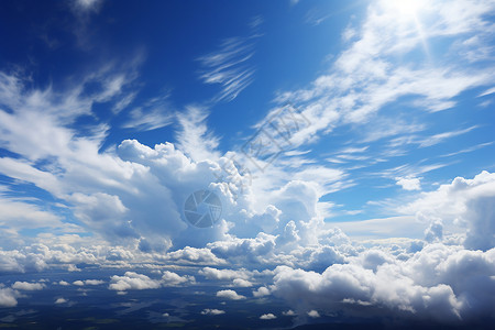 阳光下的蓝天白云背景图片