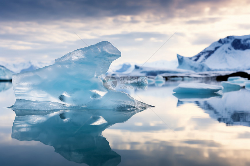 壮丽的冰川湖泊景观图片