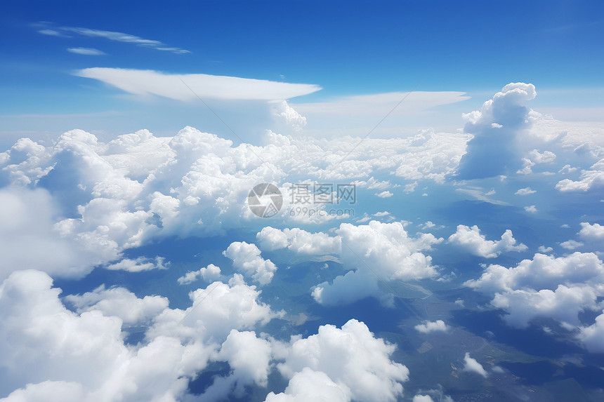 浮动云彩的天空景观图片