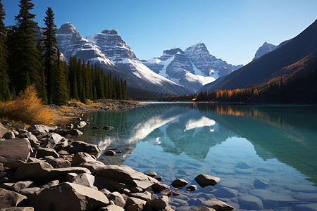 风景秀美高山湖泊的秀美景色背景