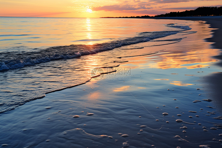 夕阳下的海滩图片