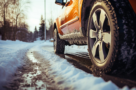 冬季雪天道路上行驶的汽车高清图片