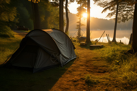 日出时的湖边背景图片
