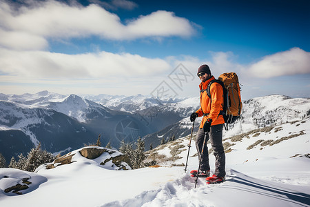 雪山之巅的徒步者背景图片
