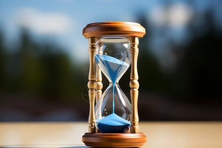 时间流逝的古董木质时钟背景图片