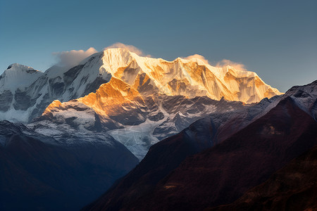 夕阳下的雪山背景图片