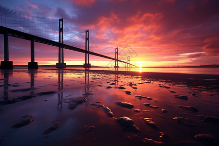 日落时的桥梁和海洋背景图片