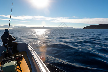 寒冷冬季晨曦海钓的渔船高清图片