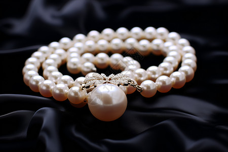 白色珍珠项链高清图片