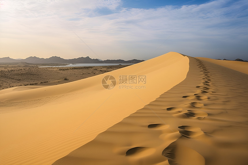 神秘的沙漠景观图片