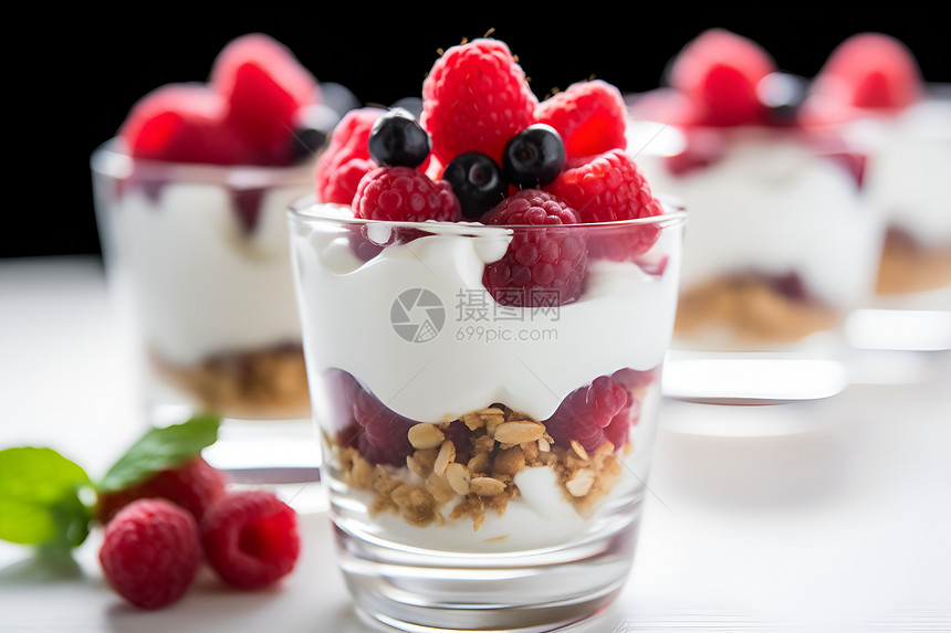 健康饮食的水果燕麦酸奶图片