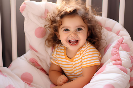 微笑的可爱小女孩背景图片