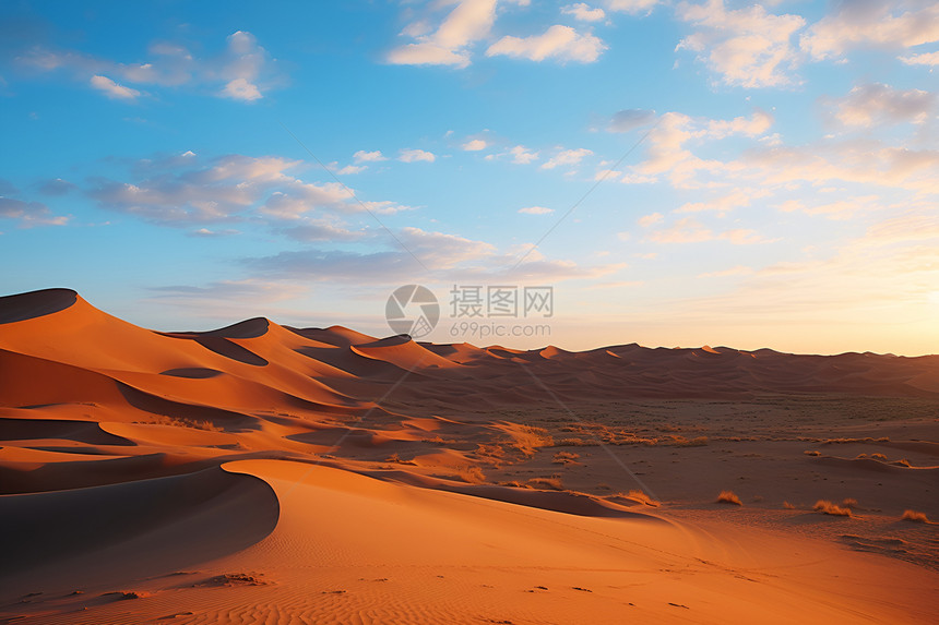 沙漠黄昏的美丽图片