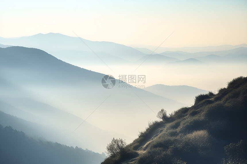 山峦云雾中的美景图片