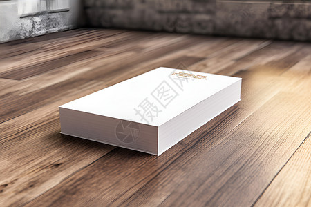 白色上的空白包装木地板上的白色卡片背景