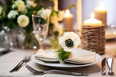 桌面上的花朵和盘子背景图片