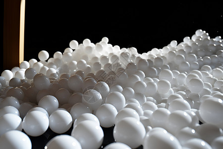 白色聚苯乙烯球高清图片