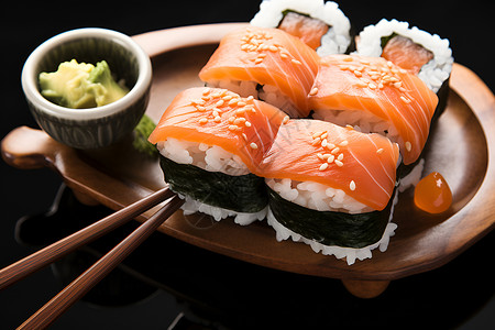 新鲜美味的三文鱼寿司背景图片