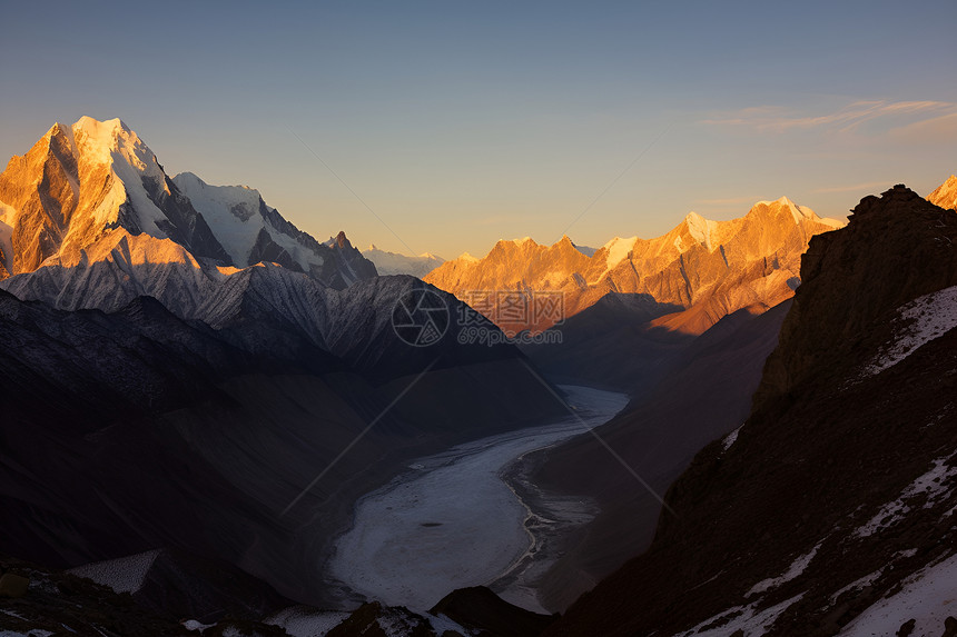 黄金山峰图片