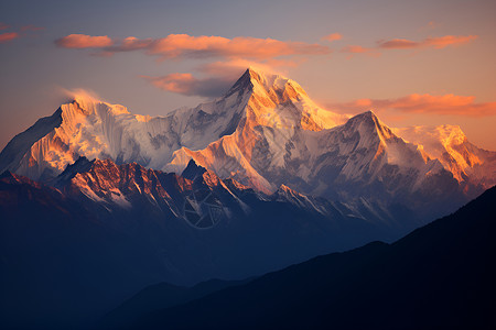 壮观的雄伟壮丽的雪山背景