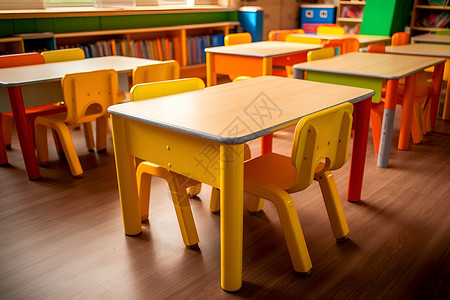 幼儿园教室里的桌椅背景图片