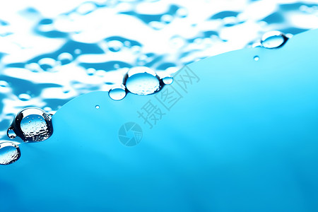 透明的水流水珠背景图片