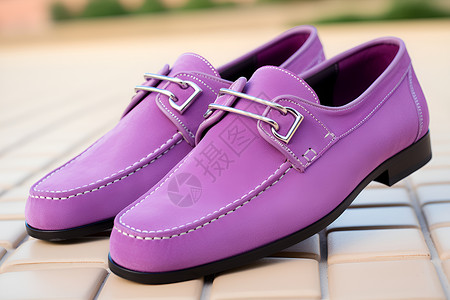 紫色时尚皮鞋背景图片