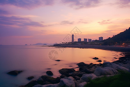 海边城市的日落美景背景图片