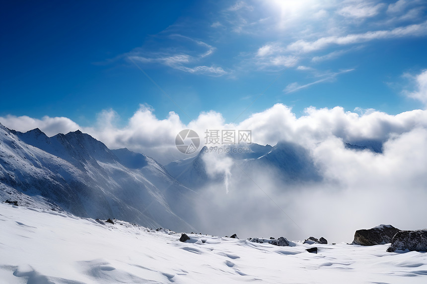 冰雪皑皑的高山图片