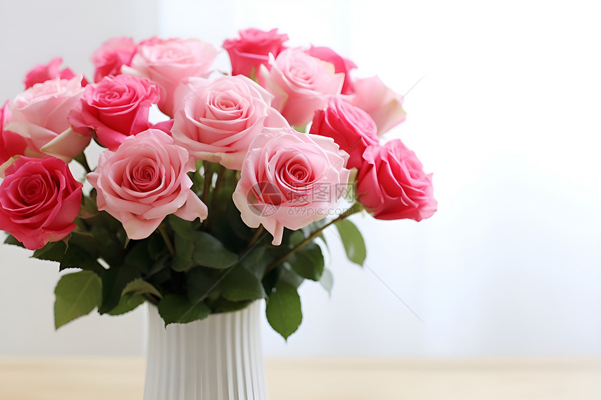 室内浪漫的玫瑰花束图片