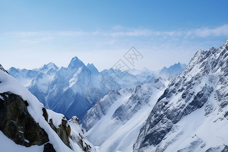 冬天的雪山白雪皑皑的山峰高清图片