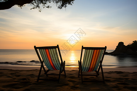 海岸上两把椅子背景图片