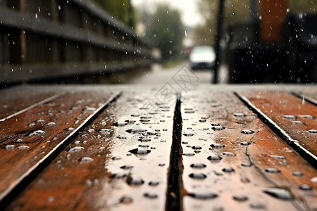 户外木板上的雨水背景图片