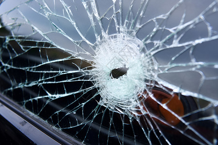 车窗破裂破碎的汽车挡风玻璃背景