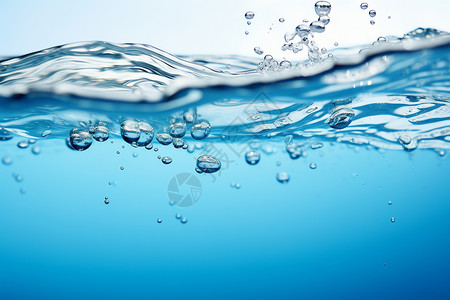 透明流淌的水滴碧蓝水中的气泡设计图片