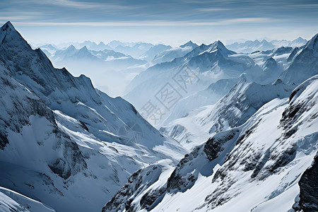 雪山之巅的美丽景观背景图片