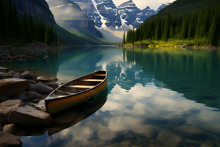 湖畔静卧一艘独桨背景