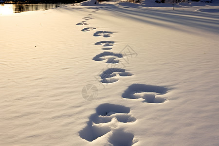 冬日冰雪里的脚印背景图片