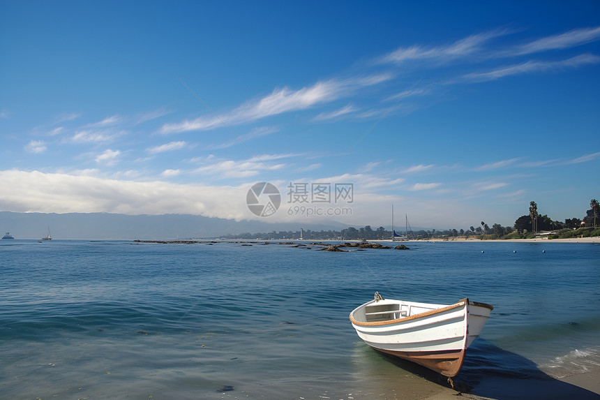 蔚蓝海水的度假海滩景观图片