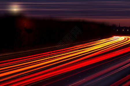 视线模糊夜幕下的高速公路设计图片