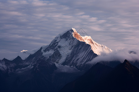 冰川山脉的日出景观背景图片