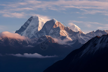 壮观的日照金山景观背景图片