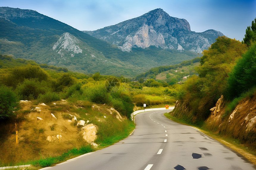 山峰顶上的道路图片